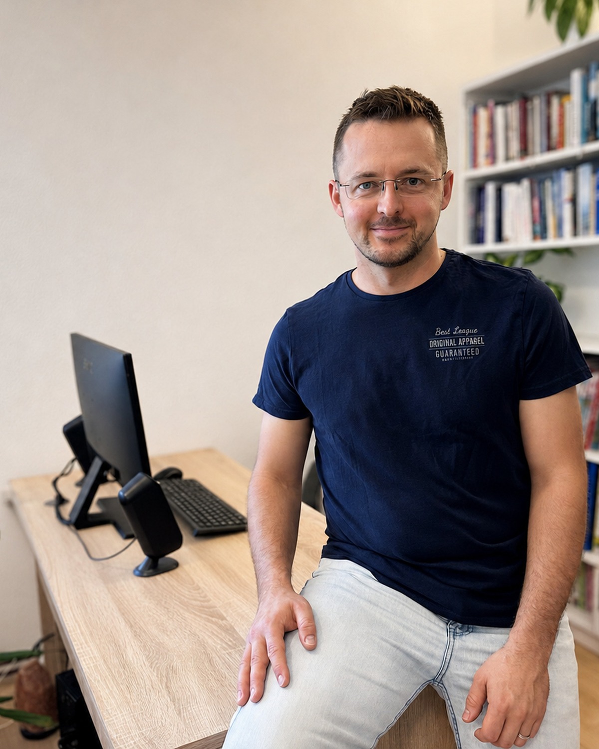 Lukáš Hrtoň ve svém pracovním prostředí